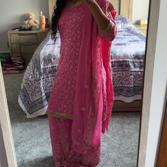 Pink Palazzo - Picture 1 of 4